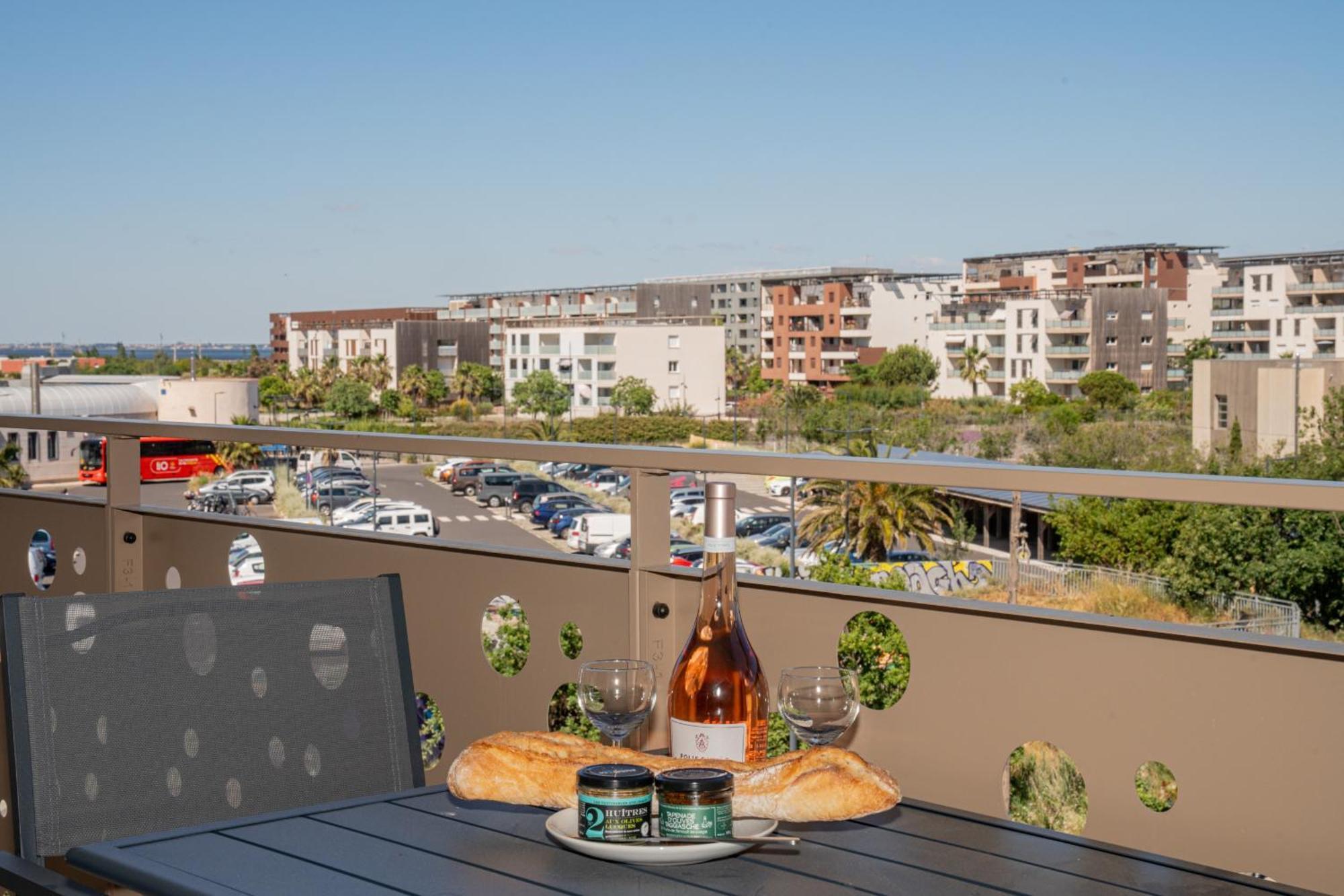 Sete Apt 2Pers, Terrasse Et Parking Apartment Exterior photo